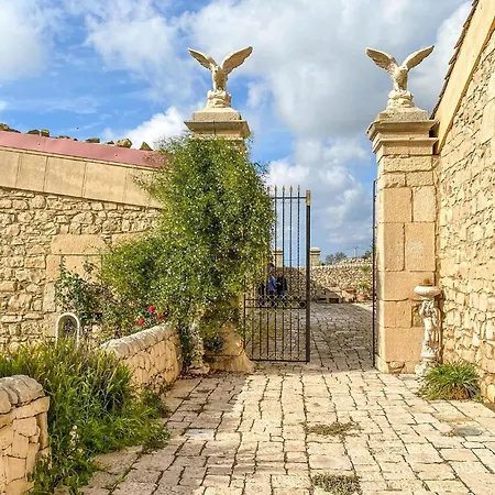 Cozy In With Outdoor Swimming Pool Holiday home *