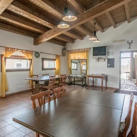Cozy In With Outdoor Swimming Pool Ragusa
