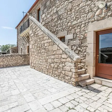 Cozy In With Outdoor Swimming Pool Holiday home Ragusa
