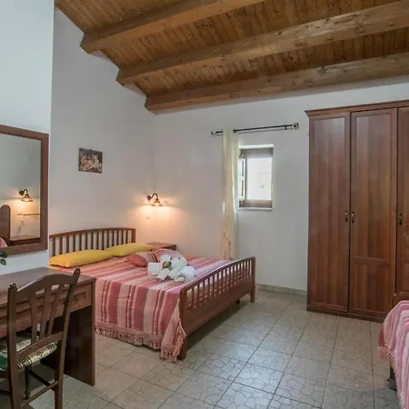 Cozy In With Outdoor Swimming Pool Ragusa