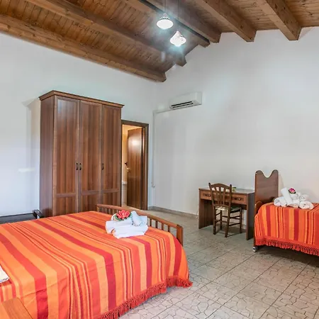 Cozy In With Outdoor Swimming Pool Holiday home Ragusa